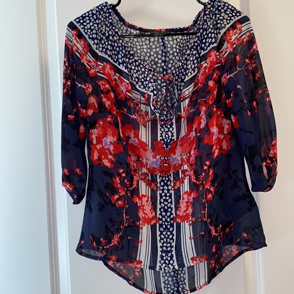 See through Guess blouse. Size xs - Picture 2 of 3